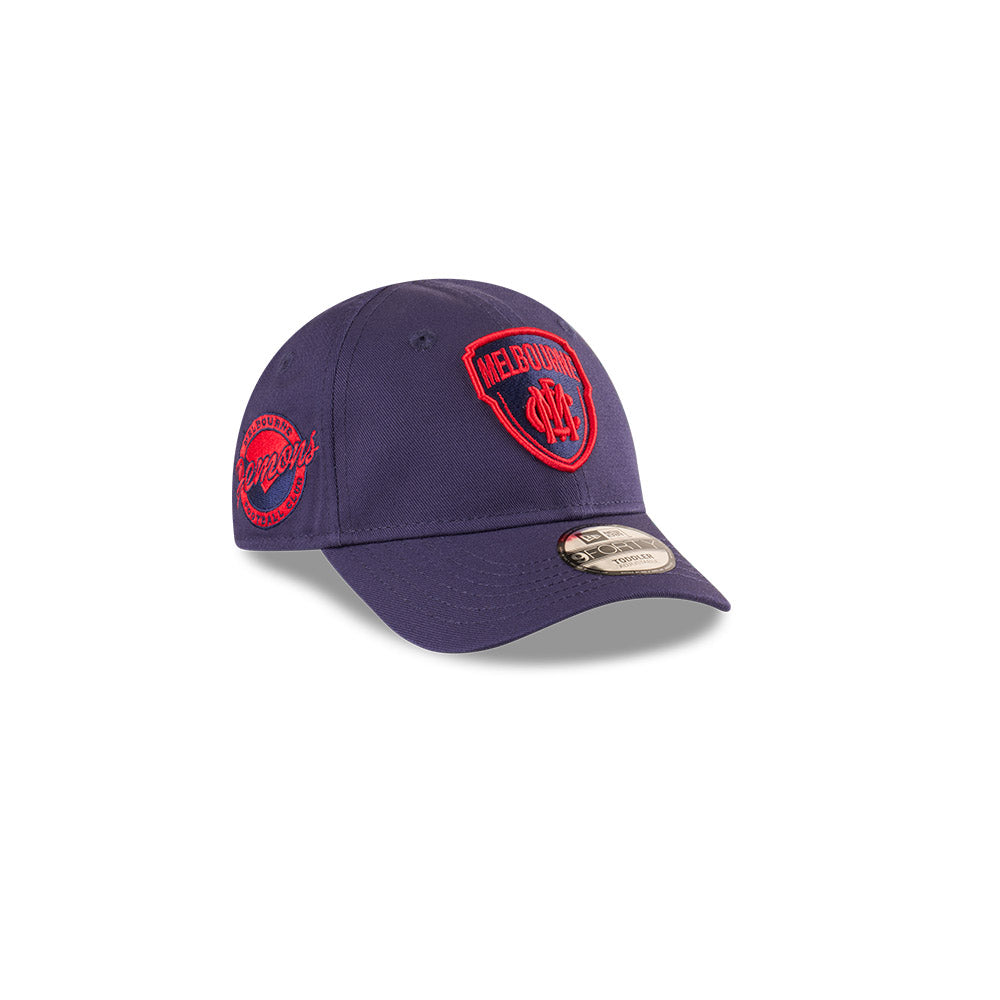 Melbourne Demons Youth Hat - AFL 2025 Badged Navy Blue OTC 9Forty Kids Strapback Cap - New Era